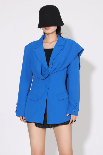 Blazer de mujer con solapa asimétrica con muescas en azul real
